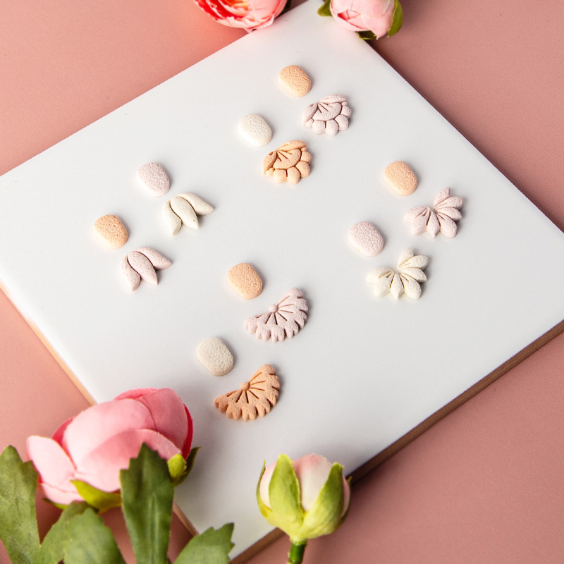 Jewelry Making In Clay - เครื่องตัดดินโพลิเมอร์วินเทจ MINI ลายดอกบัว สำหรับทำเข็มกลัด ต่างหู จี้